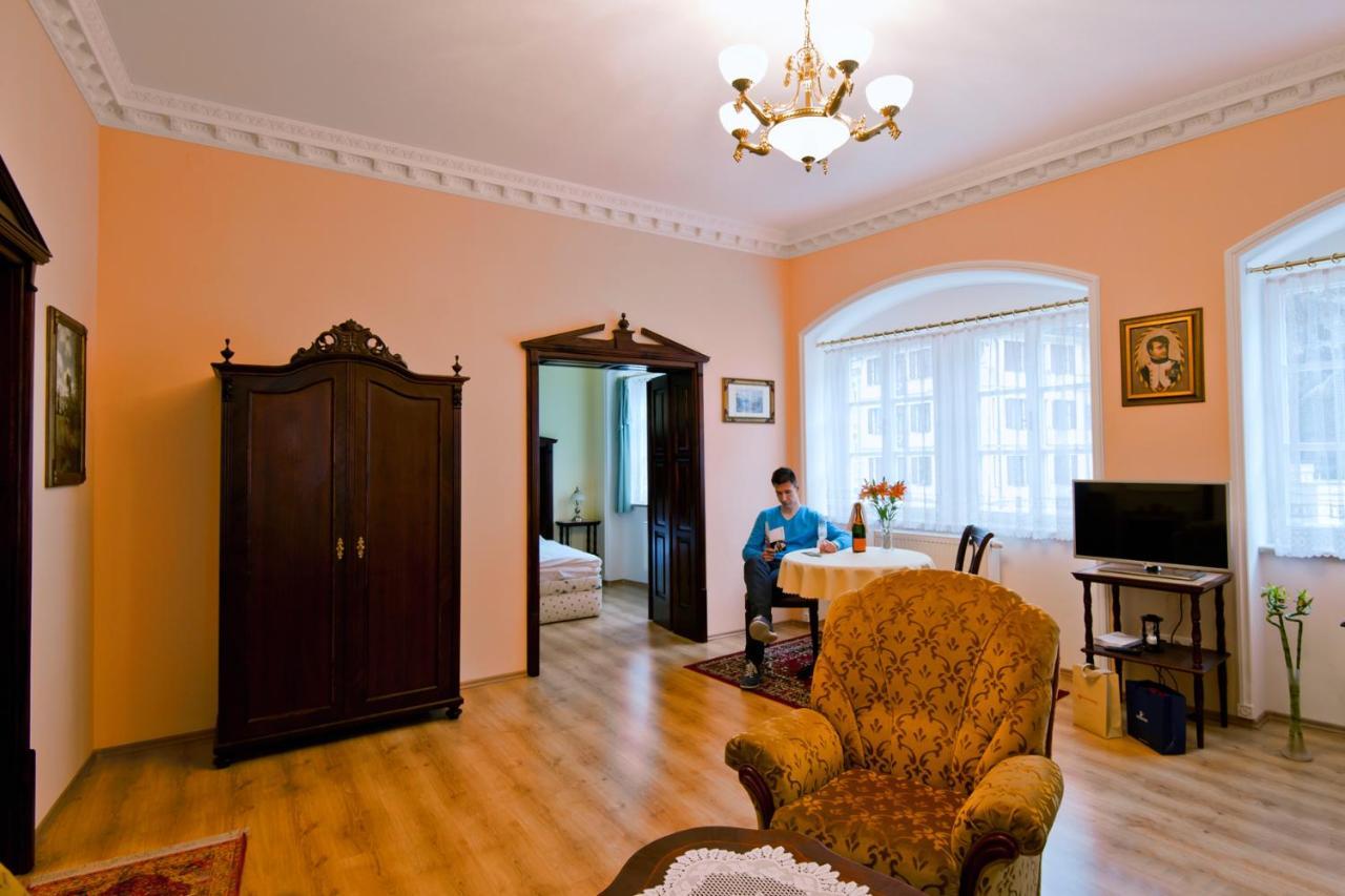 Pension Napoleon Karlovy Vary Esterno foto